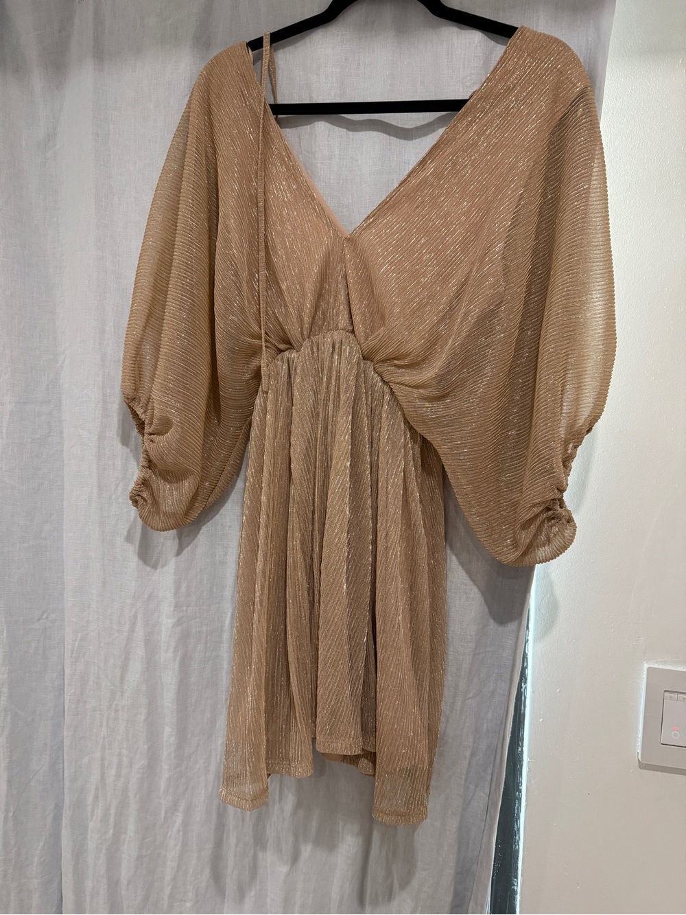 Gold Shimmer V-Neck Mini Dress. NWT- sex and the city style. Perfect for dancing